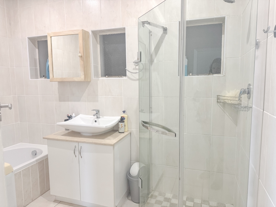 To Let 3 Bedroom Property for Rent in Signal Hill Western Cape